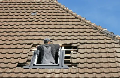Pose de velux - Montreuil-Poulay